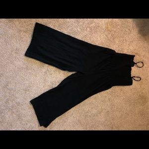 Old Navy black Capri length jumper - size M